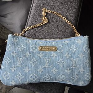 Signature Pockette ViL Sky Light Denim Blue Designer Logo Women's Bag